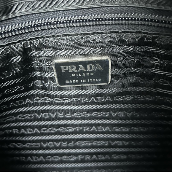 Prada Vintage Vitello Metallo Cleo Shoulder Bag w/ authentication certificate - Picture 4 of 11